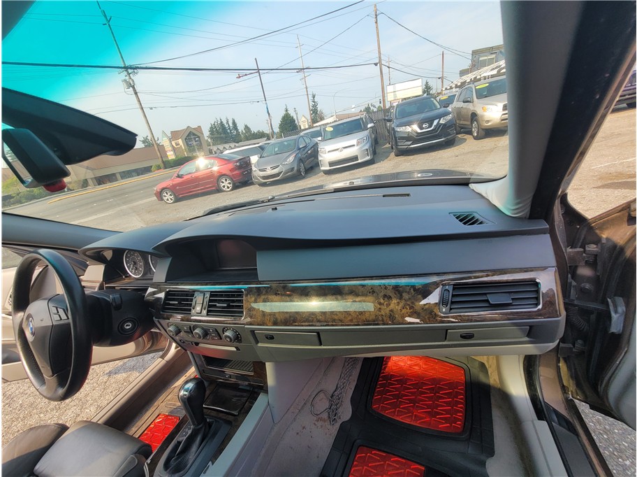 2004 BMW 5 Series Series 530i Sedan 4D