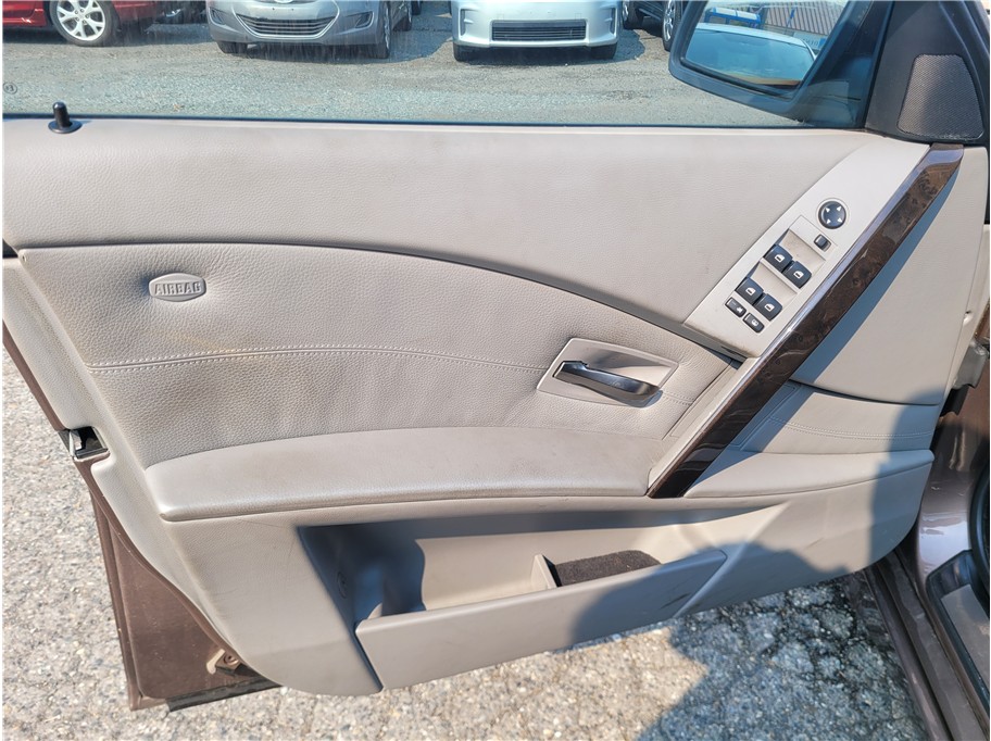 2004 BMW 5 Series Series 530i Sedan 4D