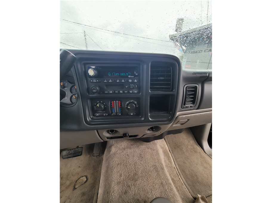 2003 Chevrolet Suburban 1500 LS Sport Utility 4D