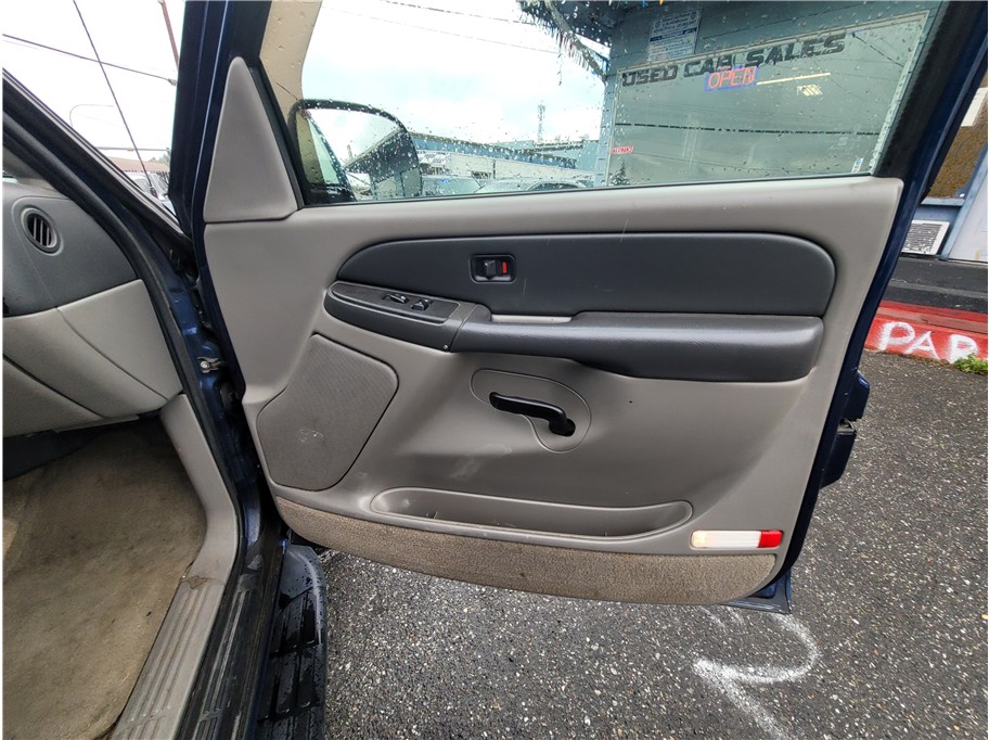 2003 Chevrolet Suburban 1500 LS Sport Utility 4D