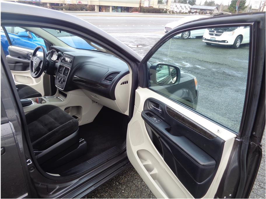 2016 Dodge Grand Caravan Passenger SXT Minivan 4D