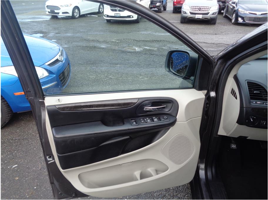 2016 Dodge Grand Caravan Passenger SXT Minivan 4D