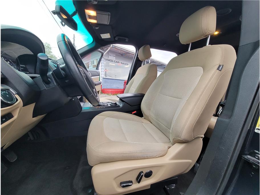 2017 Ford Explorer XLT Sport Utility 4D