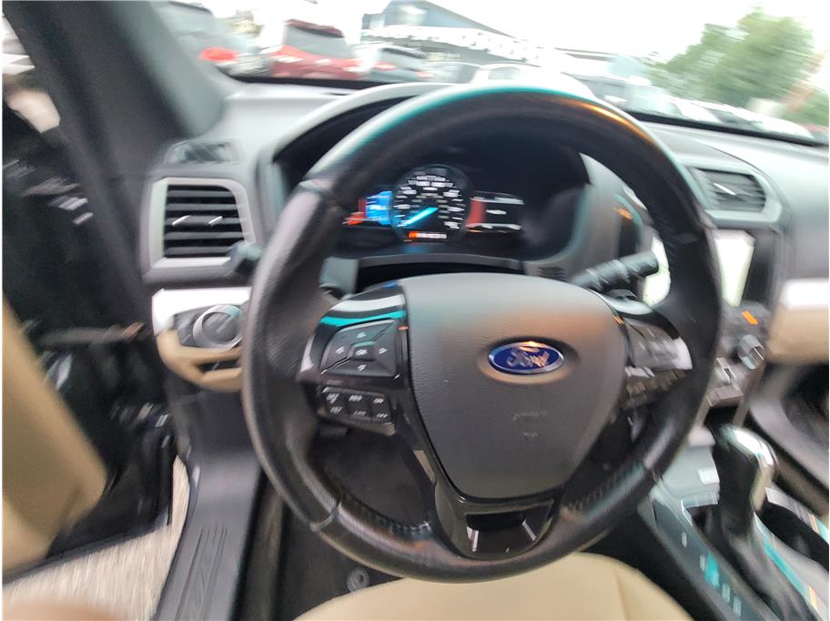 2017 Ford Explorer XLT Sport Utility 4D