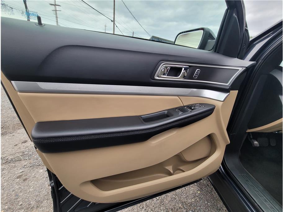 2017 Ford Explorer XLT Sport Utility 4D