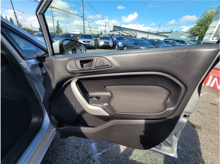 2012 Ford Fiesta SE Hatchback 4D