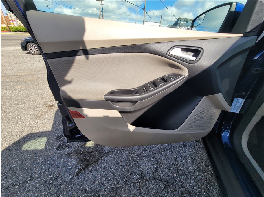 2012 Ford Focus SE Hatchback 4D