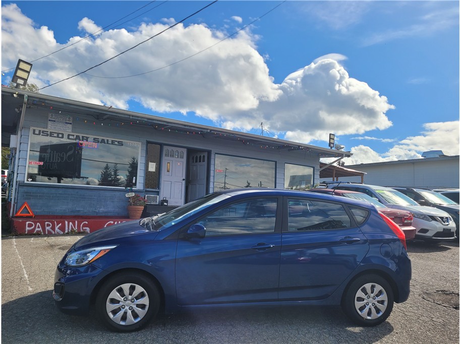 2016 Hyundai Accent SE Hatchback 4D