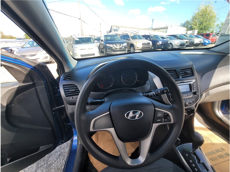 2016 Hyundai Accent SE Hatchback 4D