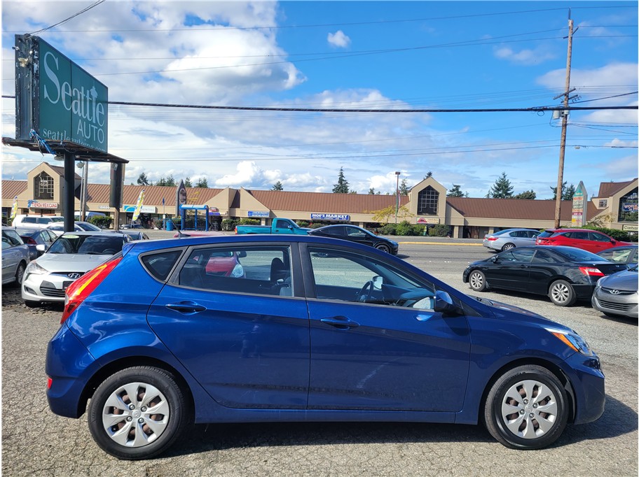 2016 Hyundai Accent SE Hatchback 4D
