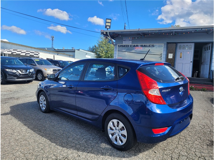 2016 Hyundai Accent SE Hatchback 4D
