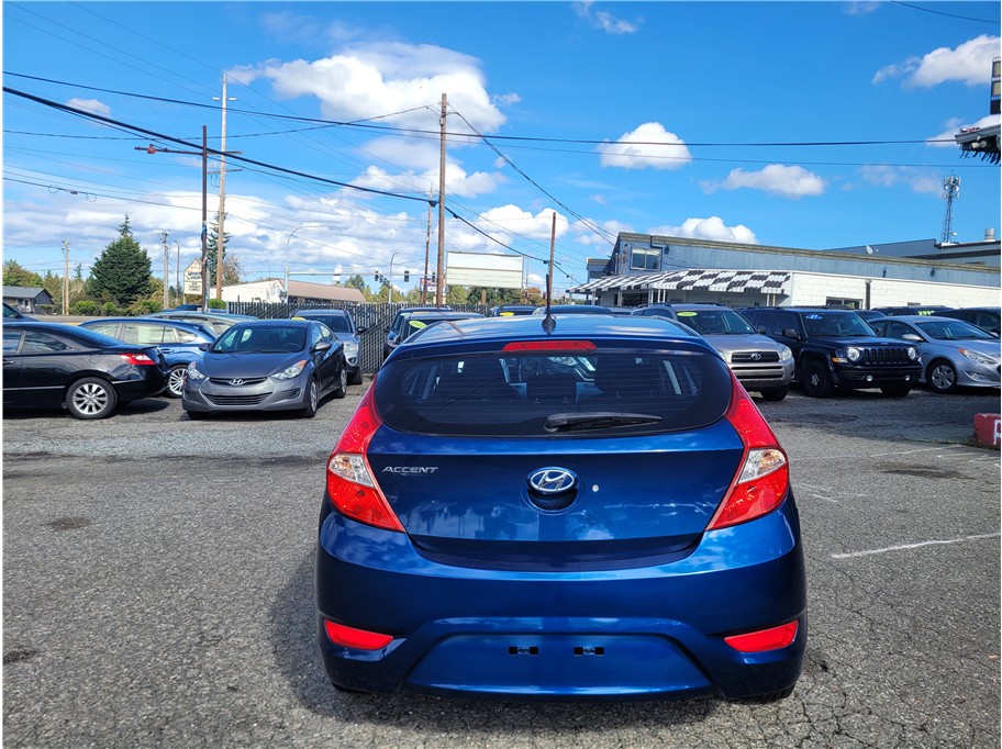 2016 Hyundai Accent SE Hatchback 4D