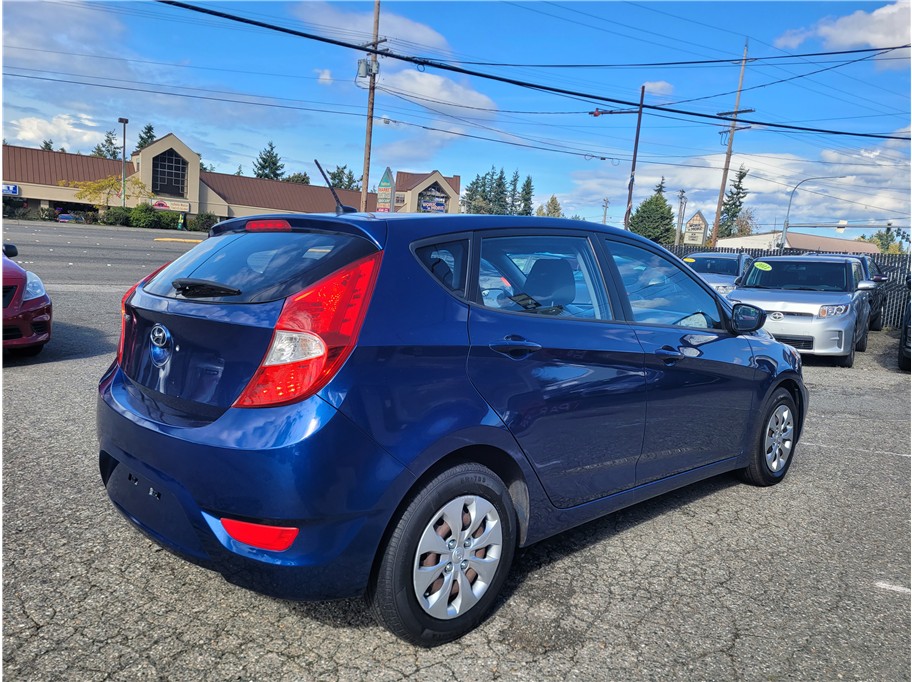 2016 Hyundai Accent SE Hatchback 4D