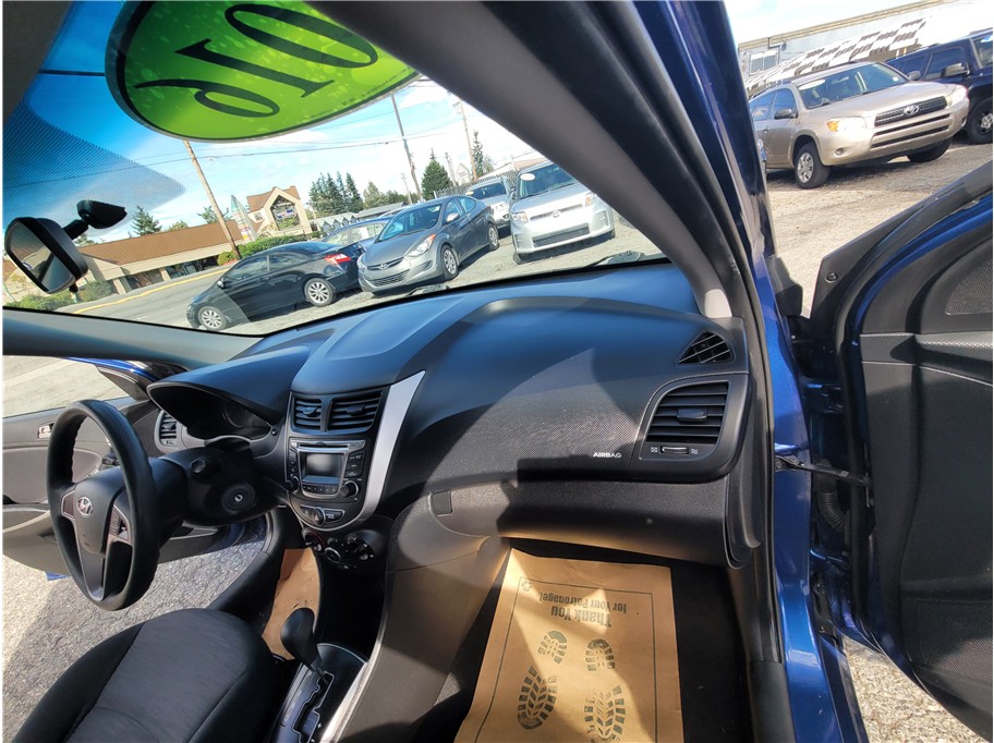 2016 Hyundai Accent SE Hatchback 4D