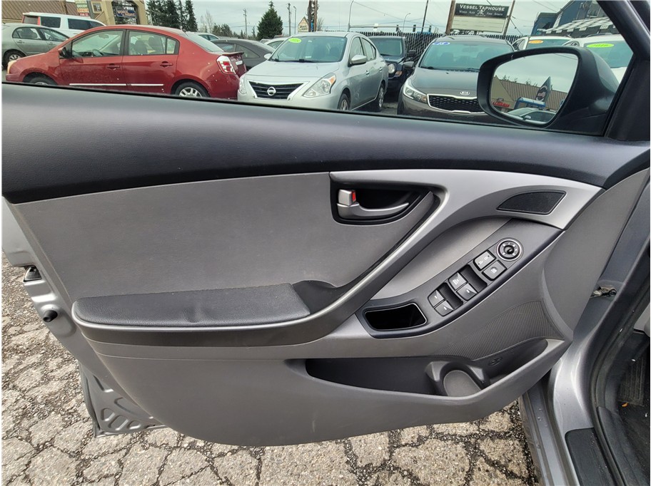 2015 Hyundai Elantra SE Sedan 4D