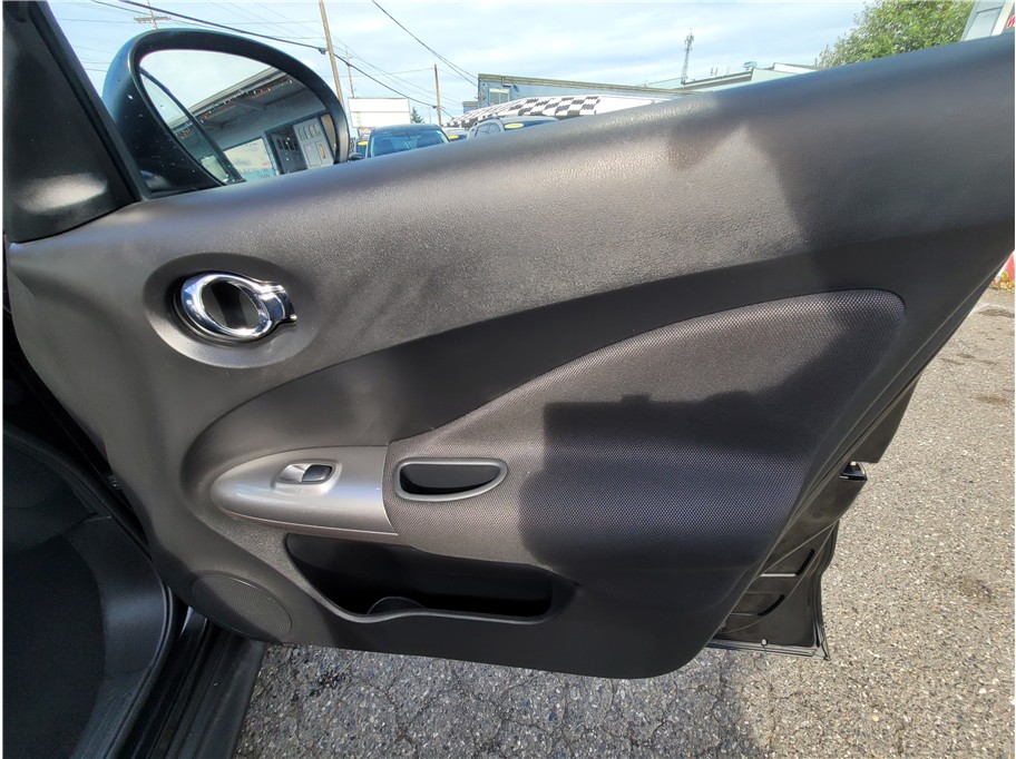 2012 Nissan JUKE SV Sport Utility 4D