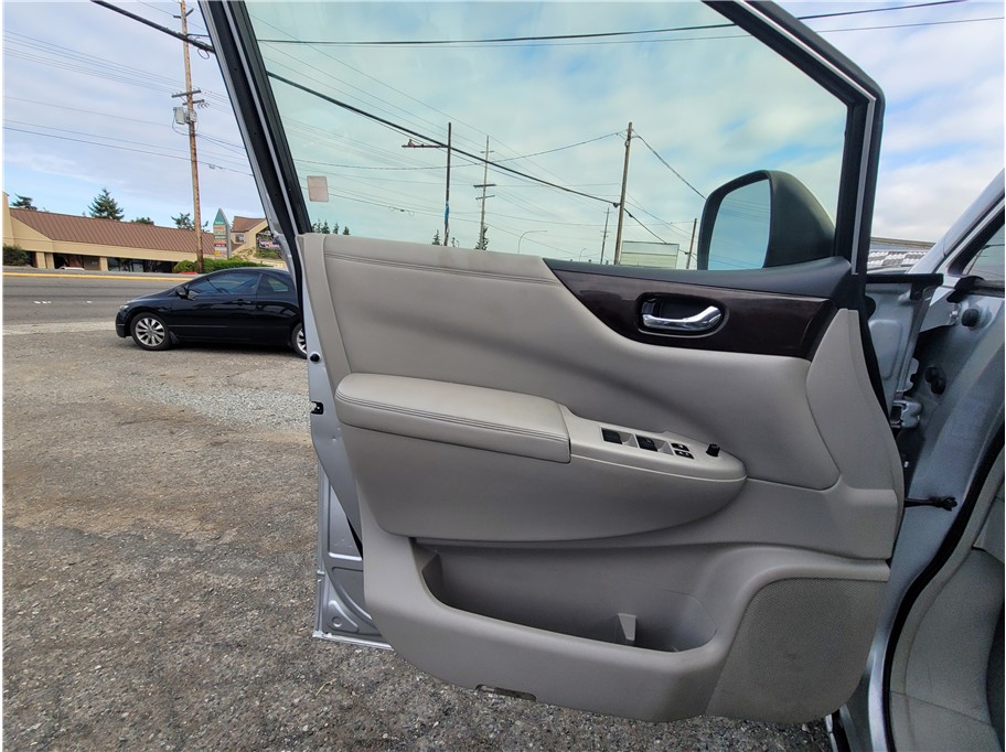 2012 Nissan Quest S Minivan 4D