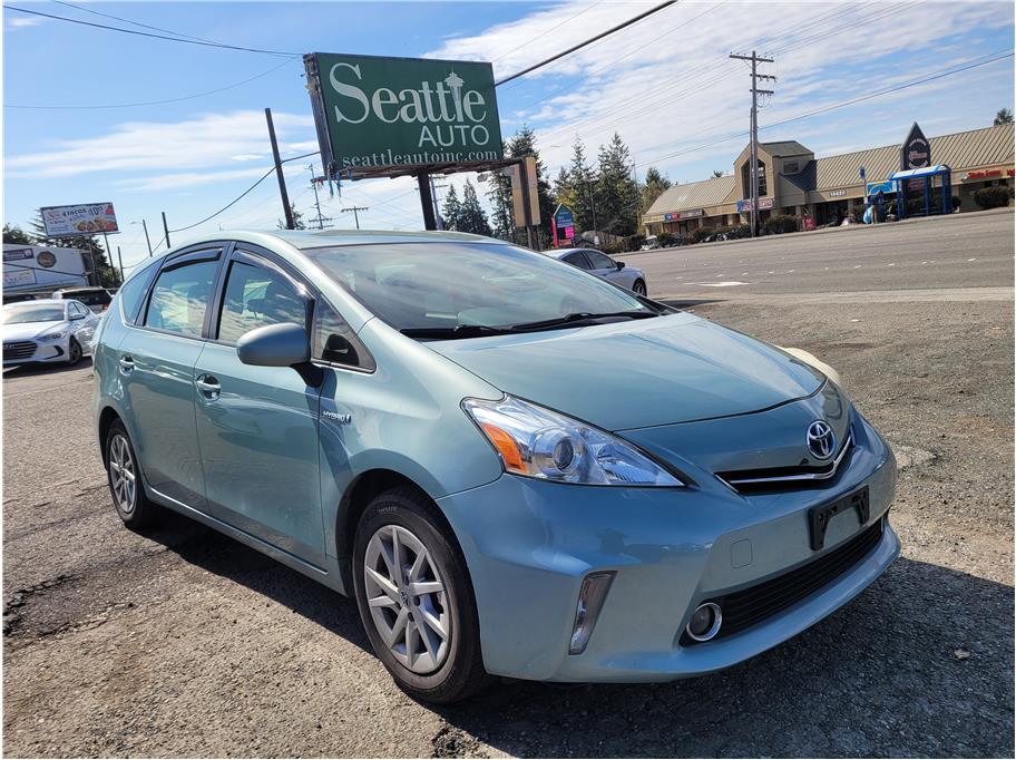 2013 Toyota Prius v Two Wagon 4D