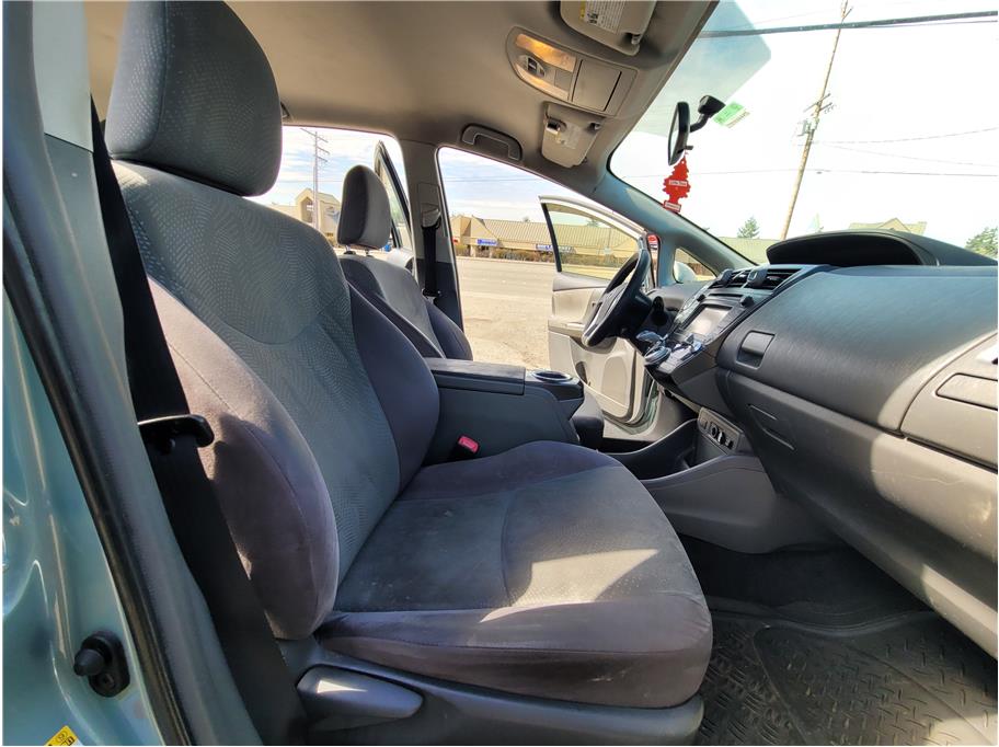 2013 Toyota Prius v Two Wagon 4D