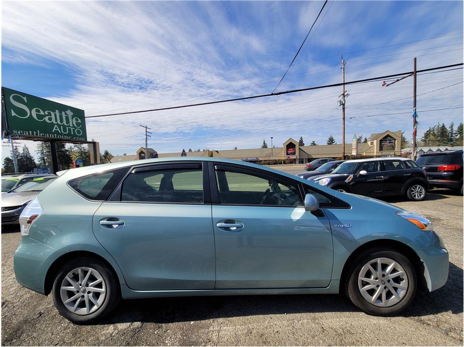 2013 Toyota Prius v Two Wagon 4D