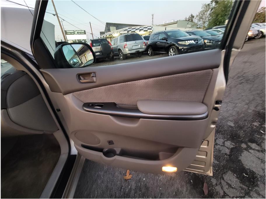 2006 Toyota Sienna LE Minivan 4D