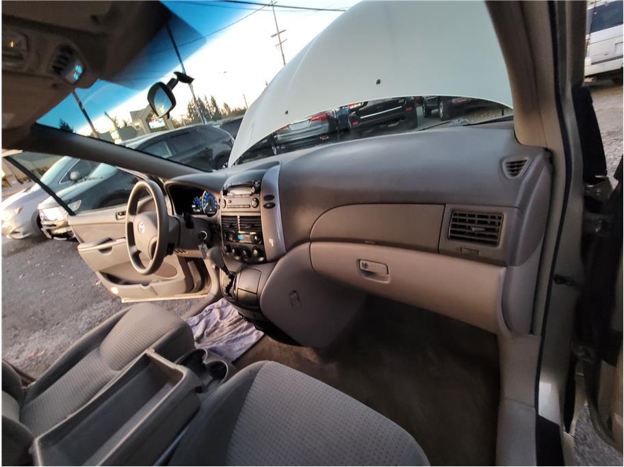 2006 Toyota Sienna LE Minivan 4D