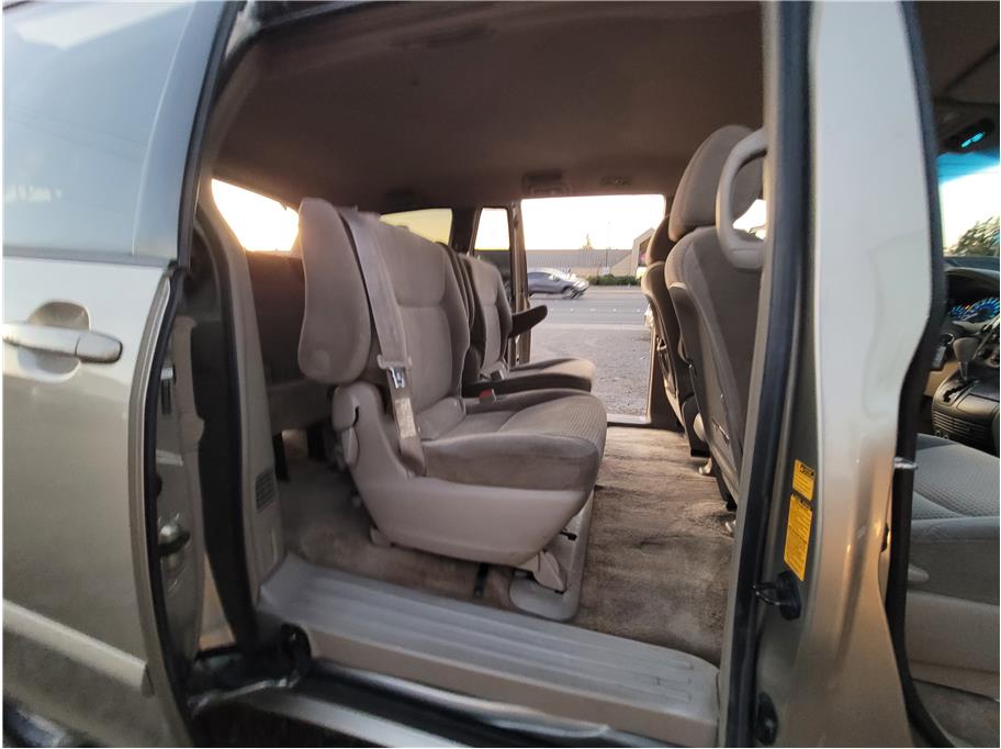 2006 Toyota Sienna LE Minivan 4D