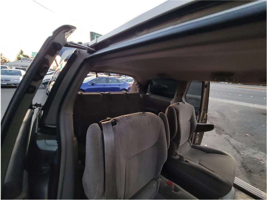 2006 Toyota Sienna LE Minivan 4D