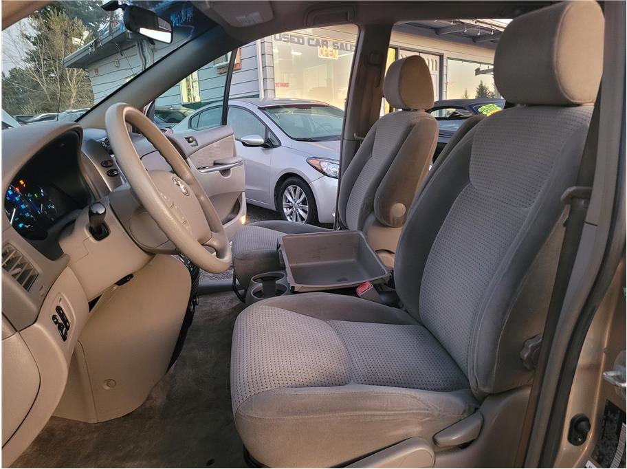 2006 Toyota Sienna LE Minivan 4D