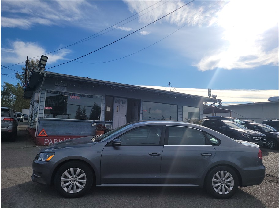 2014 Volkswagen Passat 1.8T Wolfsburg Edition Sedan 4D