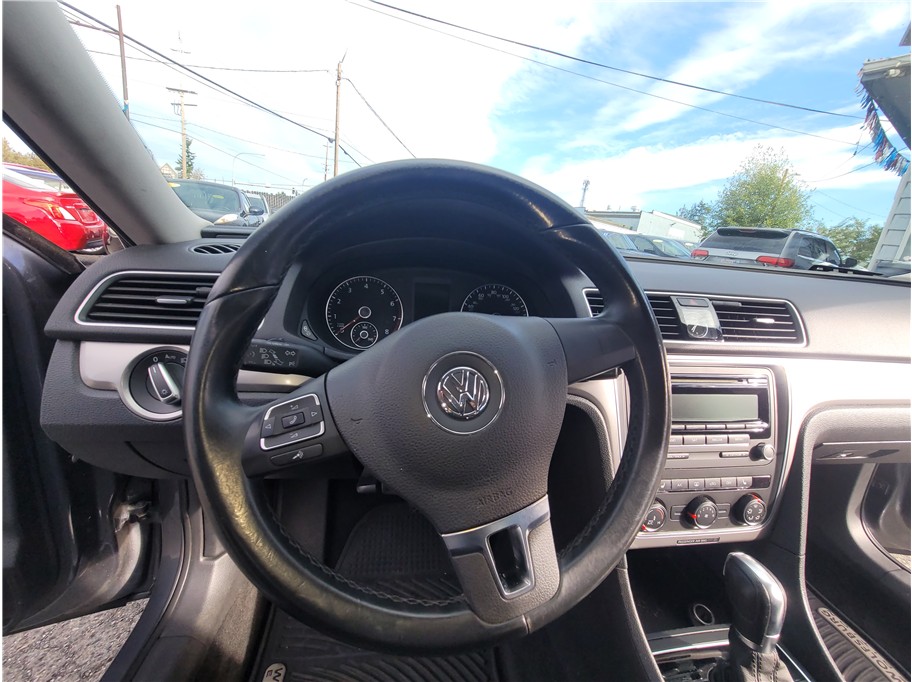 2014 Volkswagen Passat 1.8T Wolfsburg Edition Sedan 4D