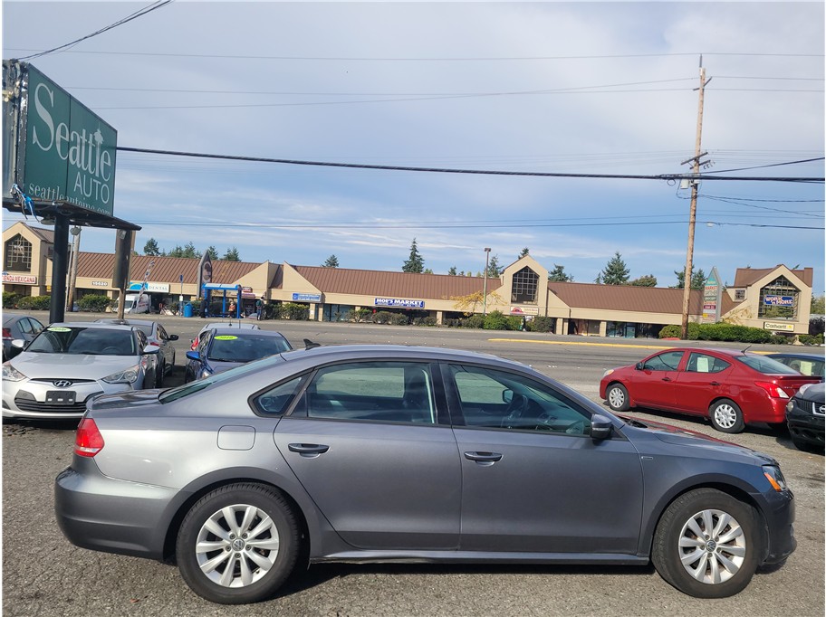 2014 Volkswagen Passat 1.8T Wolfsburg Edition Sedan 4D