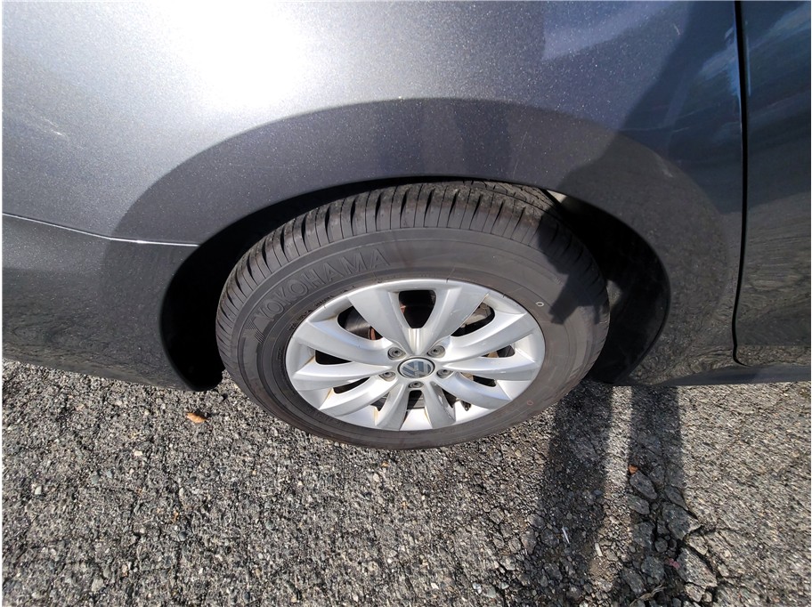 2014 Volkswagen Passat 1.8T Wolfsburg Edition Sedan 4D