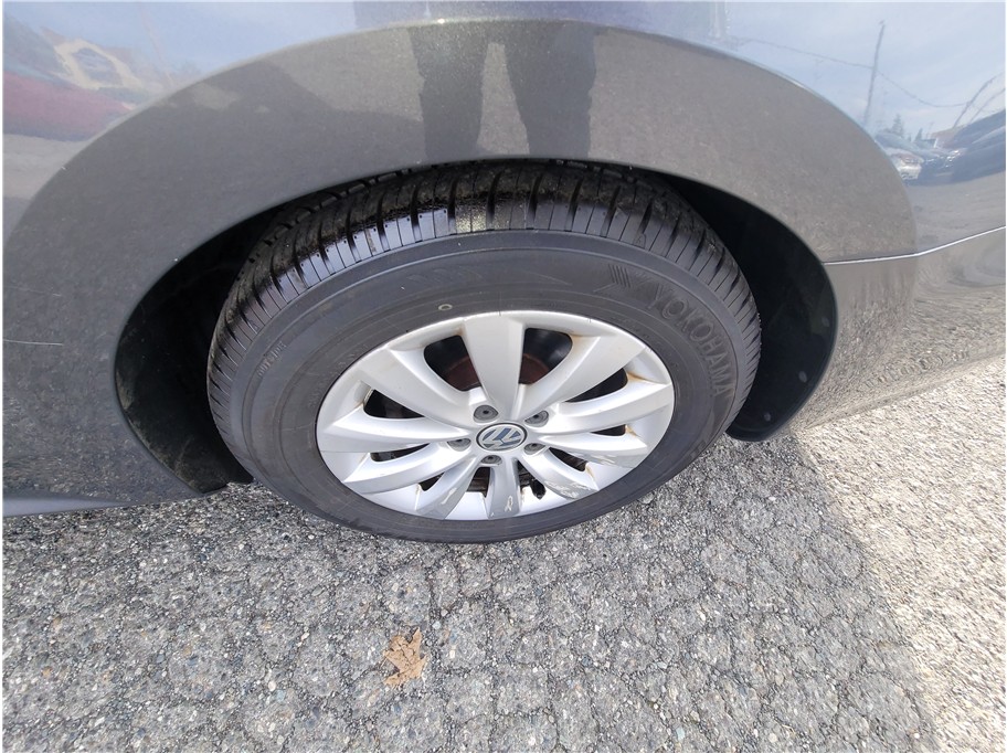 2014 Volkswagen Passat 1.8T Wolfsburg Edition Sedan 4D