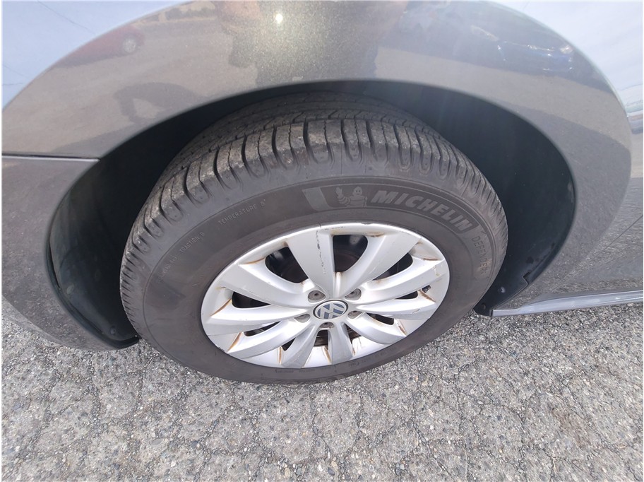 2014 Volkswagen Passat 1.8T Wolfsburg Edition Sedan 4D