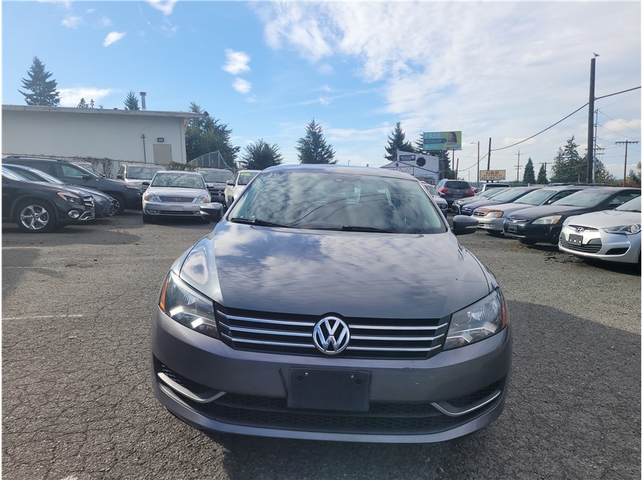 2014 Volkswagen Passat 1.8T Wolfsburg Edition Sedan 4D