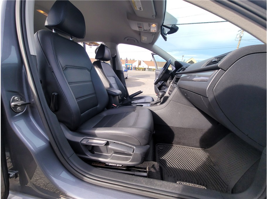 2014 Volkswagen Passat 1.8T Wolfsburg Edition Sedan 4D
